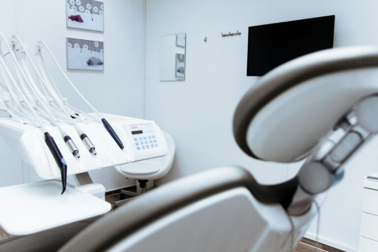 Implant zęba jak wygląda zabieg krok po kroku